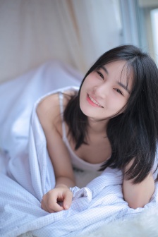 一件一件的剥掉她的衣服